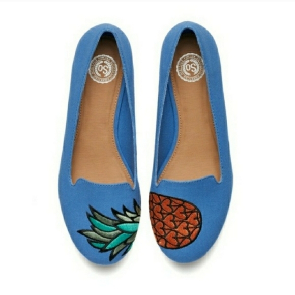 NWT Blue Pineapple Flats